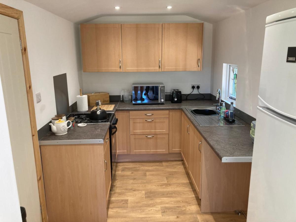 Honey Bee Cabin Llandysul المظهر الخارجي الصورة