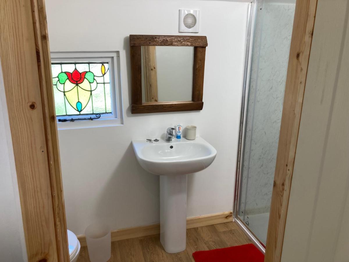 Honey Bee Cabin Llandysul المظهر الخارجي الصورة